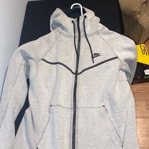 Men’s Nike tech fleece jacket with hood.